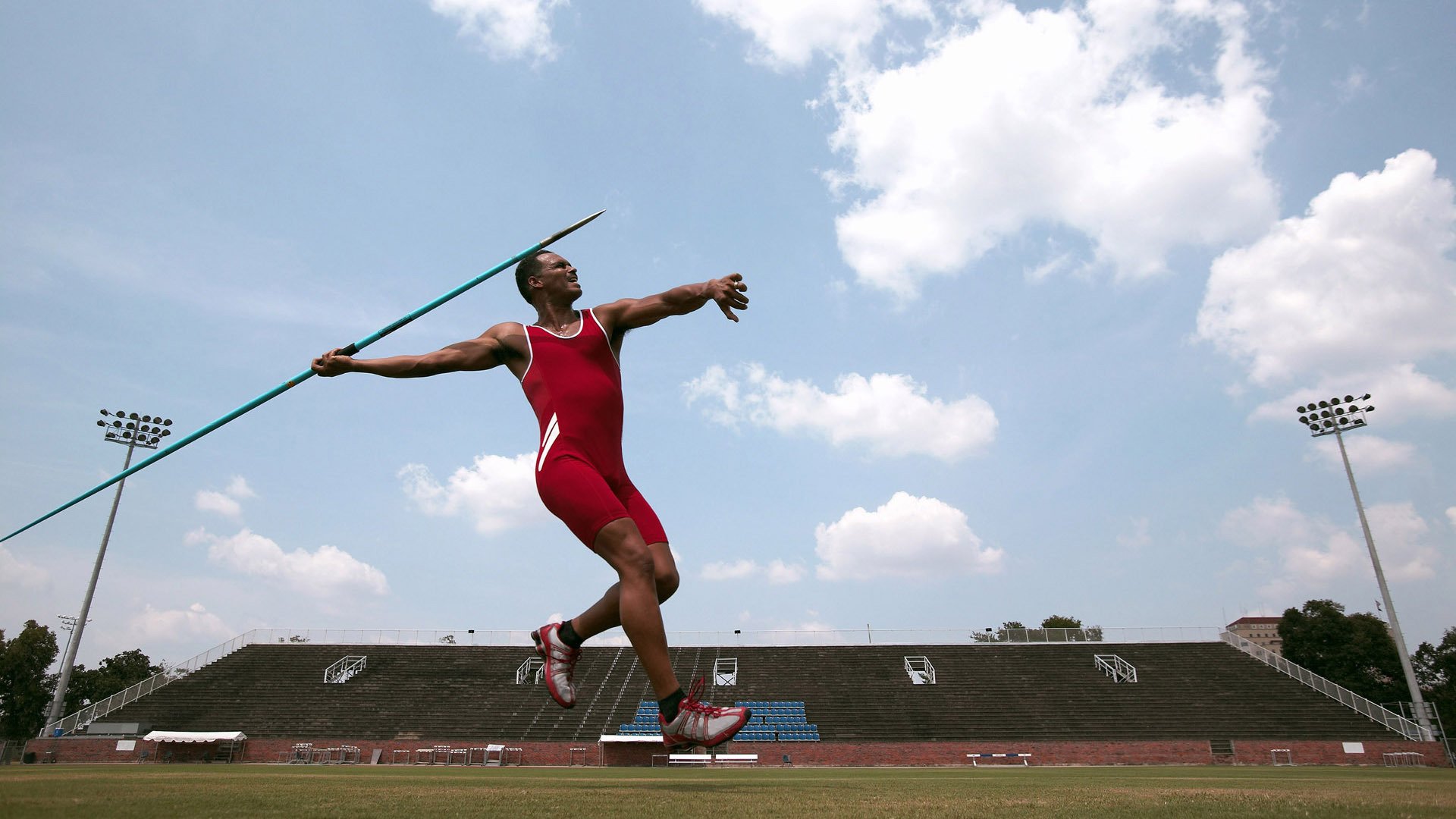 叶夫根尼娅·奇库诺娃跳水动作细腻完美，叶夫根尼·库勒什